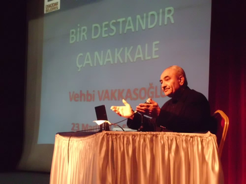 skdar Belediyesi Kltr ve Sosyal ler Mdrl tarafndan dzenlenen ve Aratrmac-Yazar Vehbi Vakkasolu'nun sunduu ''anakkale Bir Destandr'' konulu konferans skdarllarn youn ilgisi ile karlat.