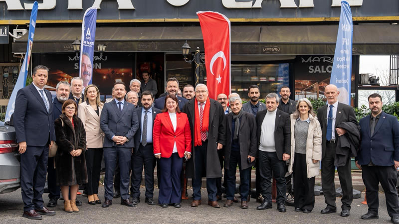 Anahtar Parti �sk�dar �l�e Ba�kanl���, muhtarlar ve yerel akt�rlerle yap�lan bu t�r isti�are toplant�lar�n�n d�zenli aral�klarla s�rd�r�lece�ini a��klad�.
