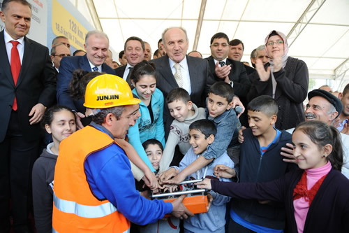 skdar Belediyesi ile stanbul Bykehir Belediyesi'nin ibirlii ile engelky'de bulunan Bekar Deresi'ni slah almalarna balanyor.