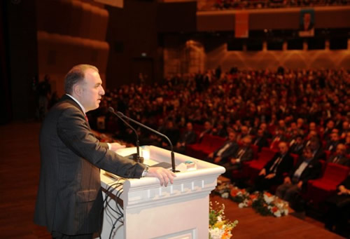 AK Parti stanbul l Danma Meclisi Toplants byk bir katlmla Hali Kongre Merkezi'nde gerekletirildi.