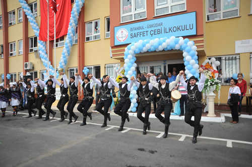 Eitim-retim yl skdar Saffet ebi lkretim okulunda yaplan trenle ald