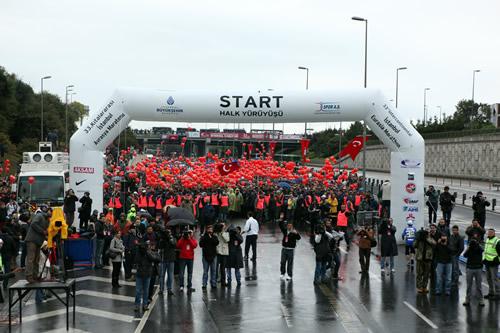 33. Avrasya Maratonu'na yal havaya ramen stanbullular youn ilgi gsterdi