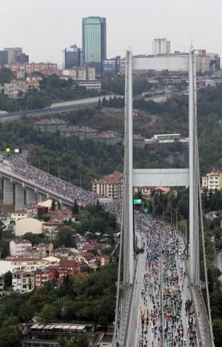 33. Avrasya Maratonu'na yal havaya ramen stanbullular youn ilgi gsterdi