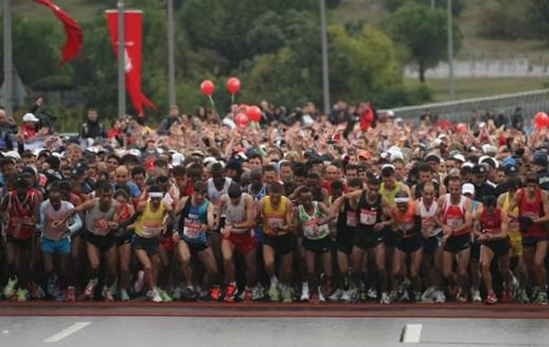 33. Avrasya Maratonu'na yal havaya ramen stanbullular youn ilgi gsterdi