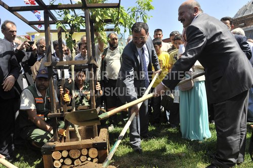 skdar, Mor Salkmlarla enlendi