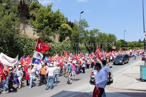 skdar ''Milli radeye Sayg'' iin yollara dt