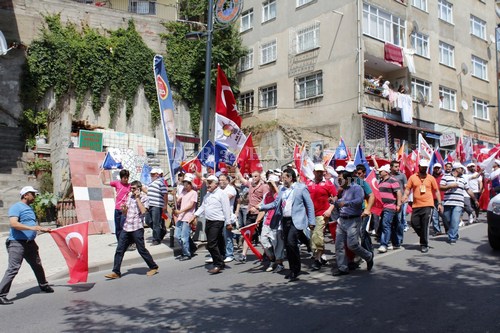 skdar ''Milli radeye Sayg'' iin yollara dt