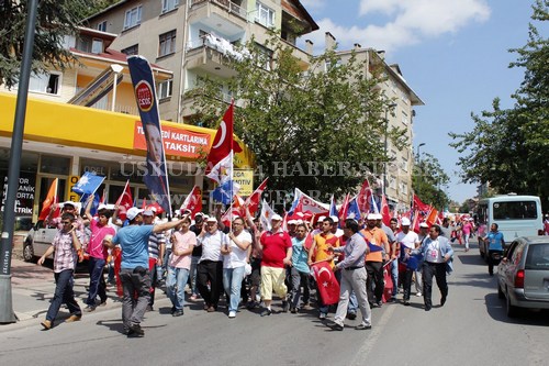 skdar ''Milli radeye Sayg'' iin yollara dt