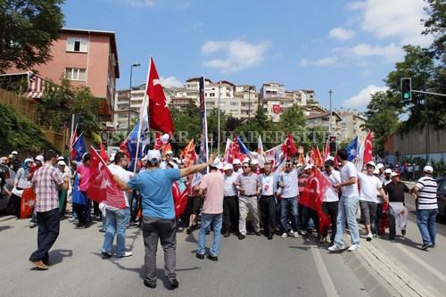 skdar ''Milli radeye Sayg'' iin yollara dt