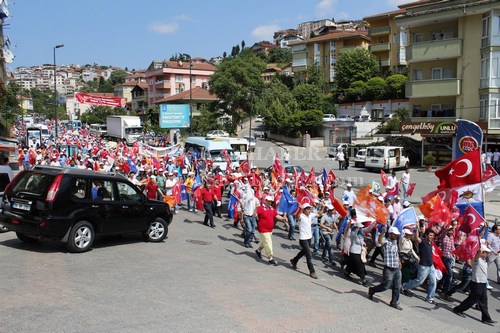 skdar ''Milli radeye Sayg'' iin yollara dt