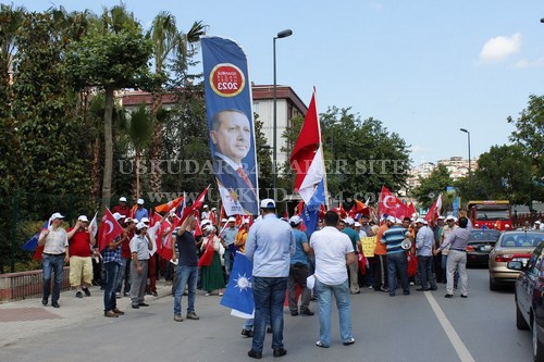 skdar ''Milli radeye Sayg'' iin yollara dt