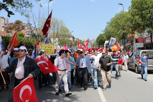 skdar ''Milli radeye Sayg'' iin yollara dt