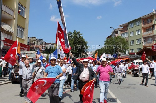 skdar ''Milli radeye Sayg'' iin yollara dt