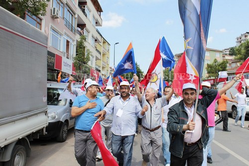 skdar ''Milli radeye Sayg'' iin yollara dt