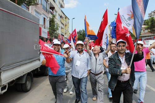 skdar ''Milli radeye Sayg'' iin yollara dt