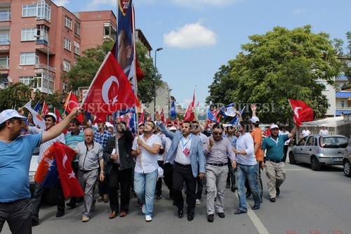 skdar ''Milli radeye Sayg'' iin yollara dt