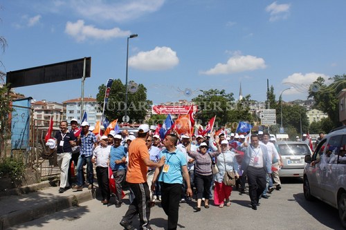 skdar ''Milli radeye Sayg'' iin yollara dt