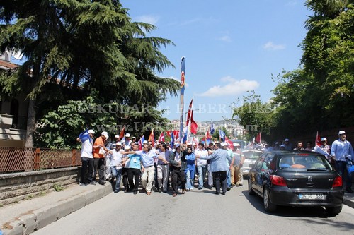 skdar ''Milli radeye Sayg'' iin yollara dt