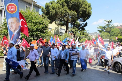 skdar ''Milli radeye Sayg'' iin yollara dt