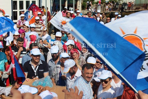 skdar ''Milli radeye Sayg'' iin yollara dt