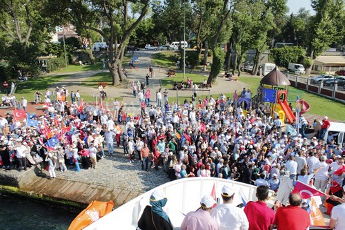 skdar ''Milli radeye Sayg'' iin yollara dt