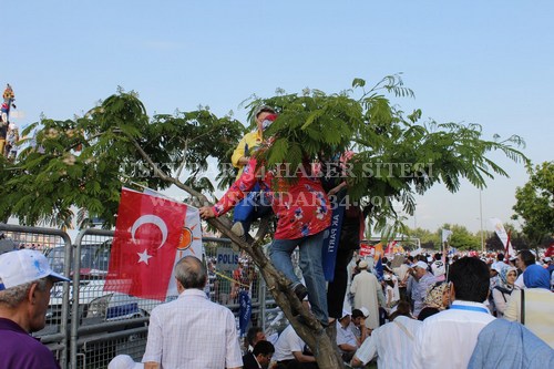 skdar ''Milli radeye Sayg'' iin yollara dt