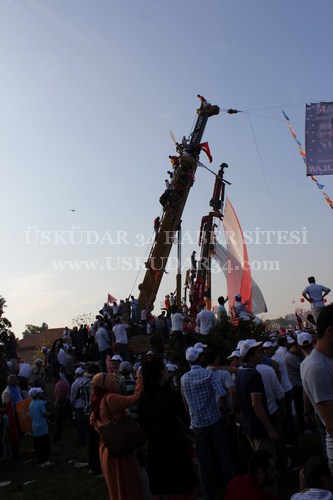 skdar ''Milli radeye Sayg'' iin yollara dt