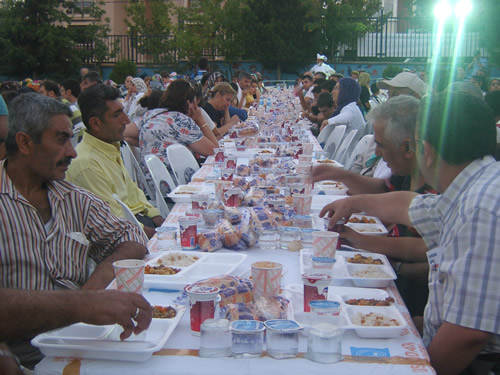 Bahelievler Mahallesi sokak iftar