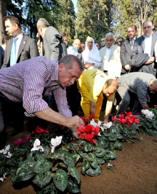 Babakan Erdoan, Annesini Gzyalaryla Ebediyete Uurlad