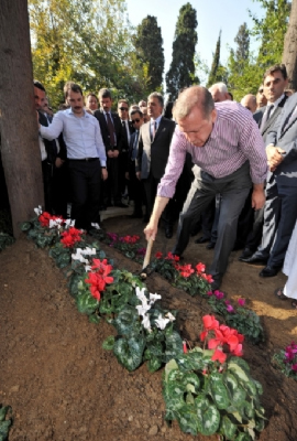 Babakan Erdoan, Annesini Gzyalaryla Ebediyete Uurlad