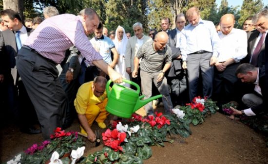 Babakan Erdoan, Annesini Gzyalaryla Ebediyete Uurlad