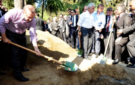 Babakan Erdoan, Annesini Gzyalaryla Ebediyete Uurlad