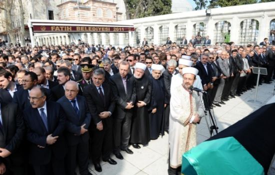 Babakan Erdoan, Annesini Gzyalaryla Ebediyete Uurlad