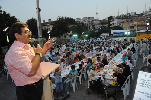 Burhaniye Mahallesi sokak iftar