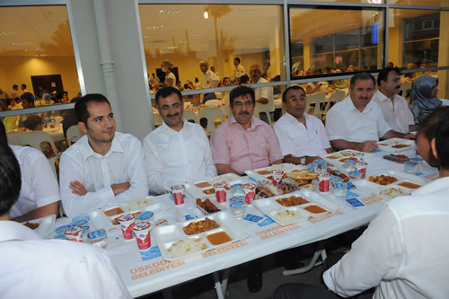 Burhaniye Mahallesi sokak iftar