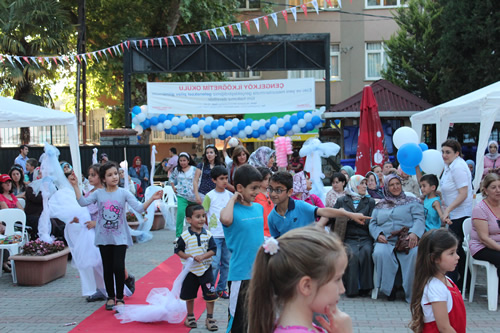 engelky lkretim Okulu Geleneksel 11. Pilav Gn enlii yapld