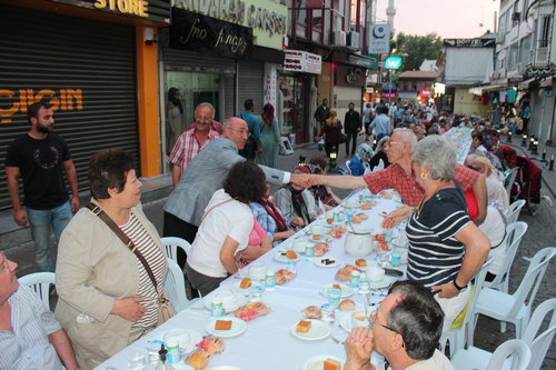 CHP skdar Selamiali Efendi Caddesi'nde Sokak ftar dzenledi