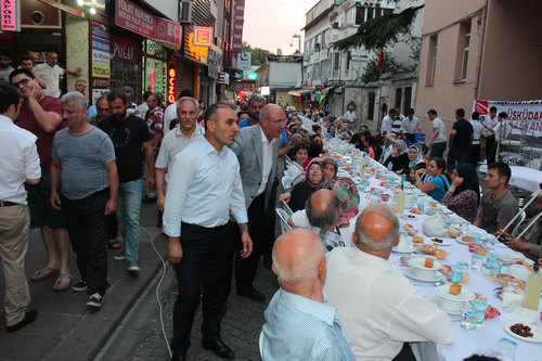 CHP skdar Selamiali Efendi Caddesi'nde Sokak ftar dzenledi