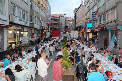 CHP skdar Selamiali Efendi Caddesi'nde Sokak ftar dzenledi