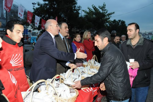 CHP skdar'da simit datt