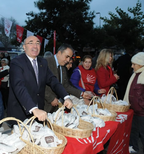 CHP skdar'da simit datt