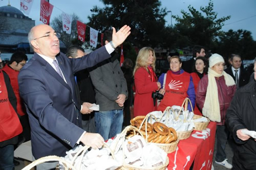 CHP skdar'da simit datt