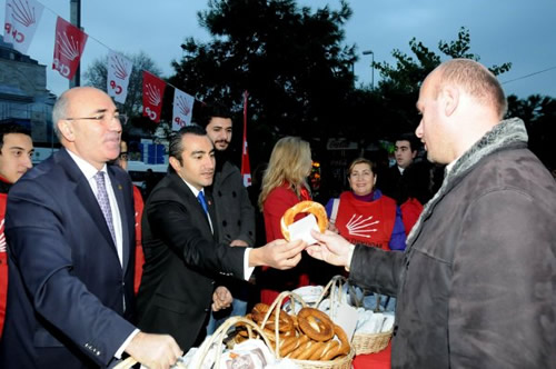 CHP skdar'da simit datt