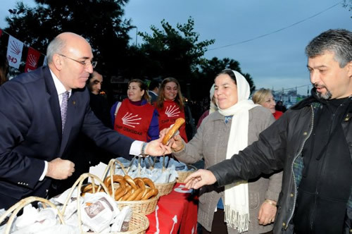 CHP skdar'da simit datt