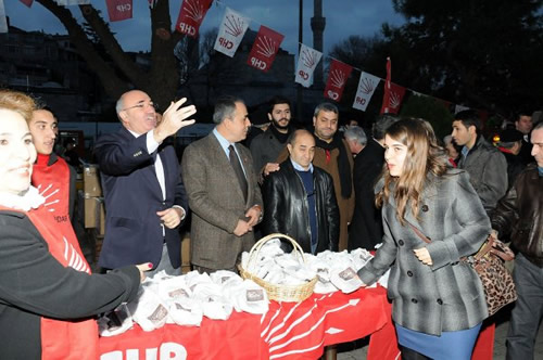 CHP skdar'da simit datt