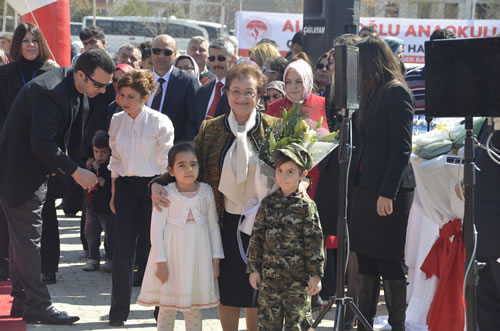 Emine Erdoan'dan anakkale'de anlaml al