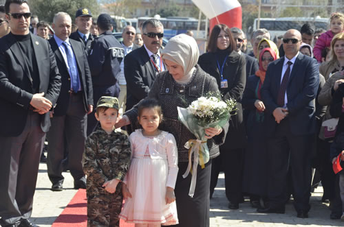 Emine Erdoan'dan anakkale'de anlaml al