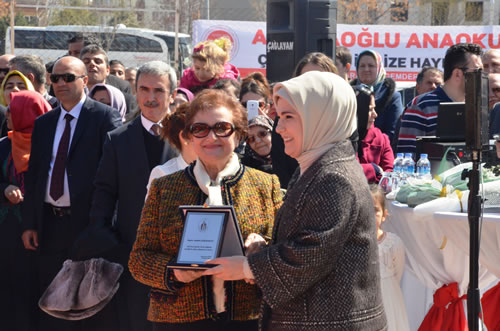 Emine Erdoan'dan anakkale'de anlaml al