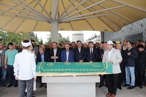 Hseyin adr son yolculuuna skdar akirin Camii'nden uurland