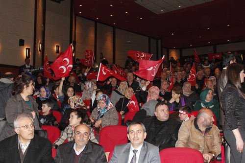 MHP Genel Bakan Devlet Baheli, skdar'da dzenlenen Meclis yesi tantm programna katld